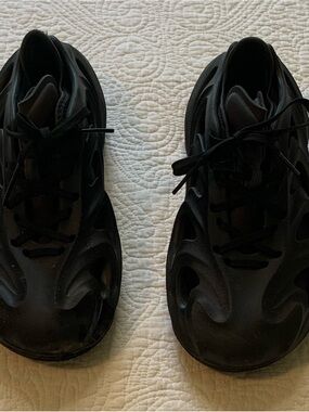 Adidas adiFOM Q Juniors “Black Carbon” Model Sneakers